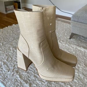 Princess polly ivory booties, size 9, like new